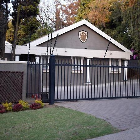 The Elephant Room At Frederick'S Place Pretoria-Noord 外观 照片