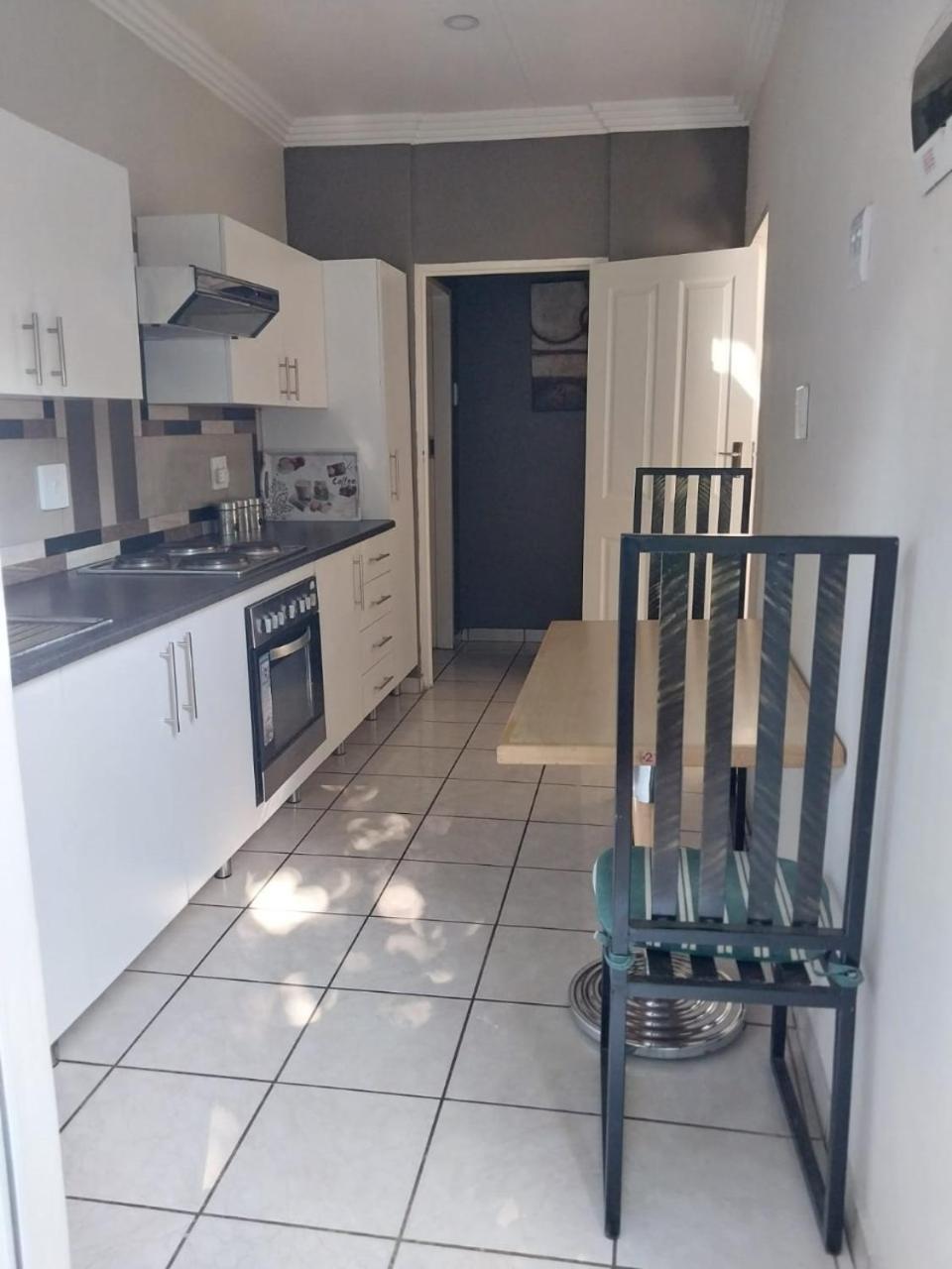 The Elephant Room At Frederick'S Place Pretoria-Noord 外观 照片